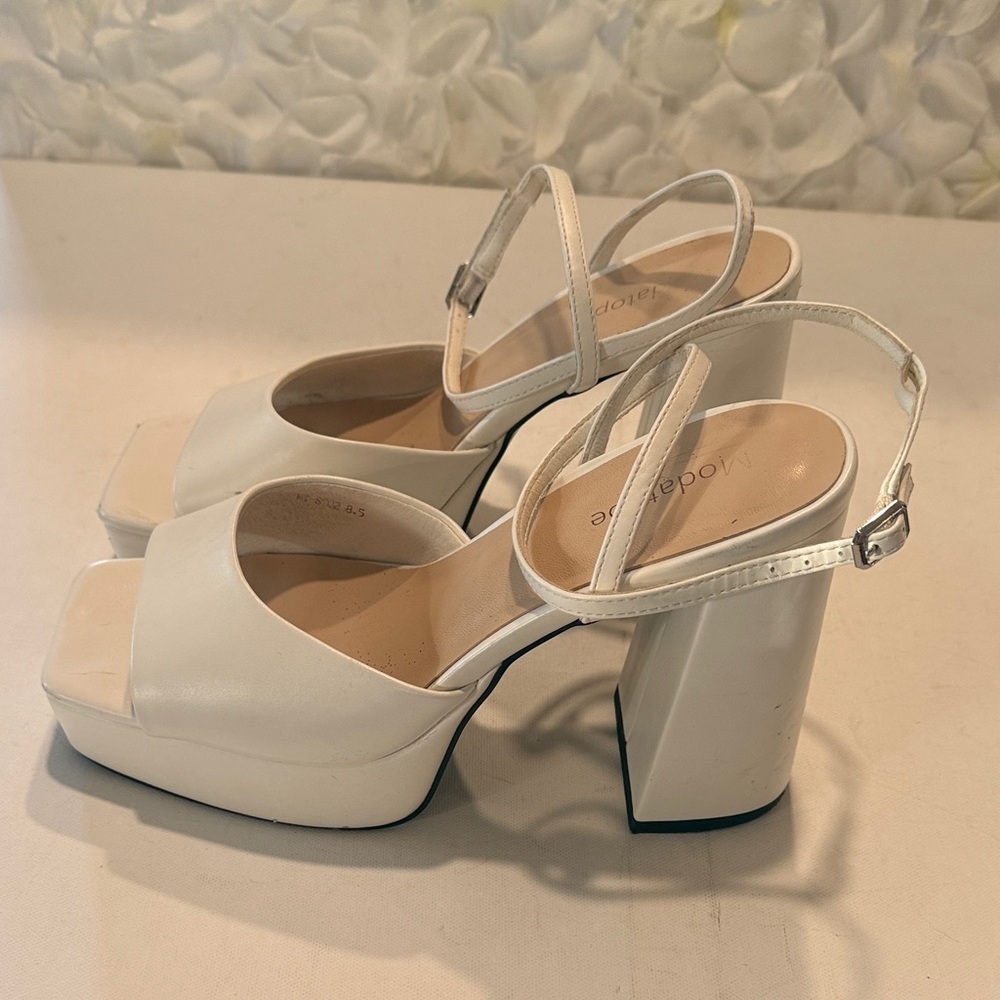 Modatope White Platform Sandals - Picture 2 of 6